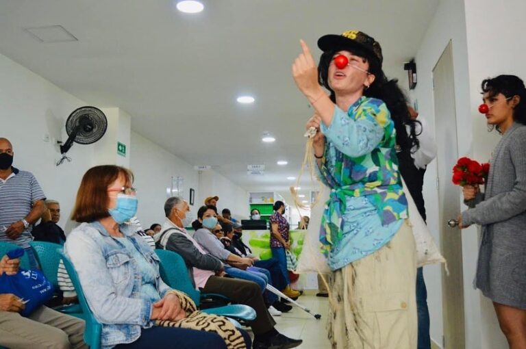 “esa ayuda, no ayuda”