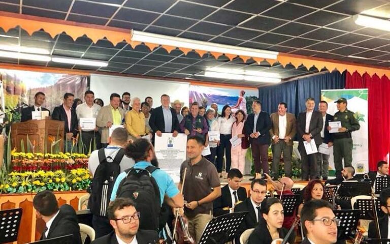 camara-comercio-santa-rosa-cabal-destino-entrega-certificado-destino-sostenible-002-800x500